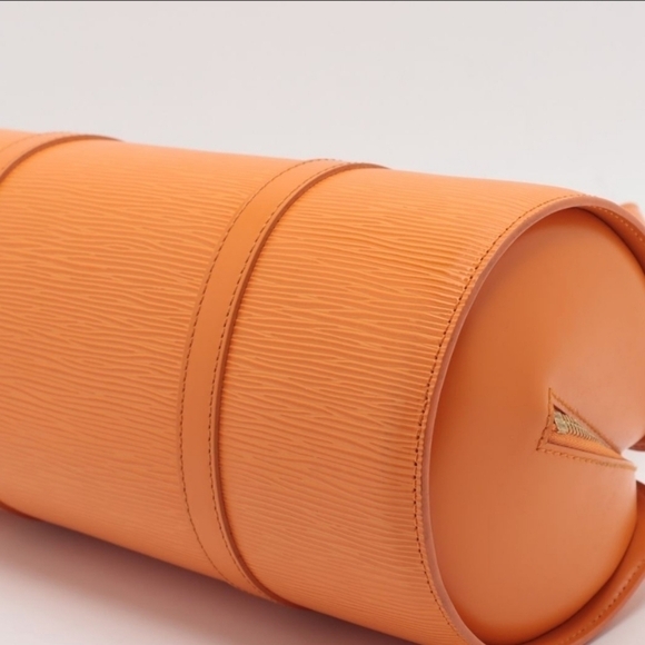 Authentic Louis Vuitton Epi Soufflot - Picture 5 of 14